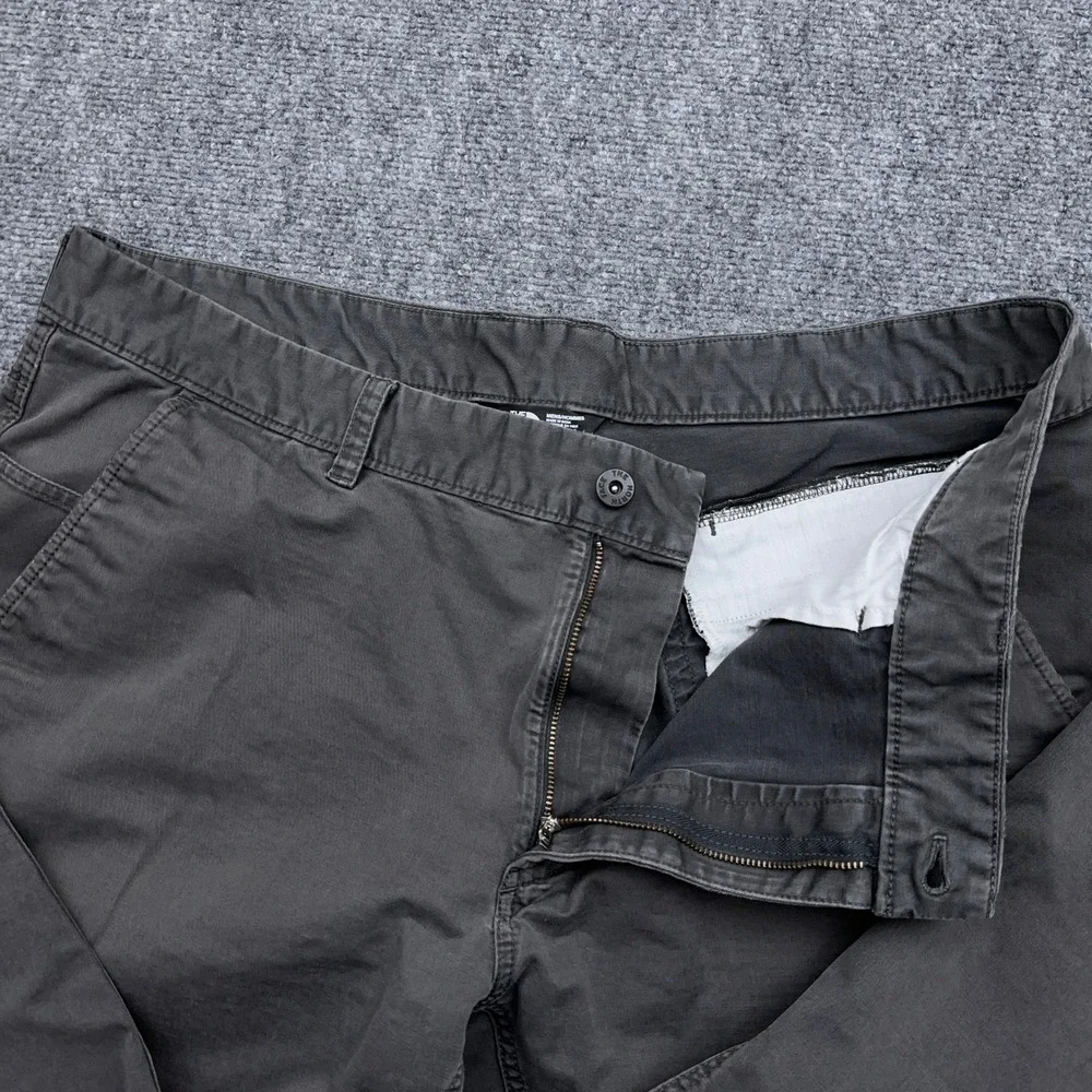 The North Face Pants Men 40x31 Gray Stretch Cotton Chino Hiking Faded Zip Pocket